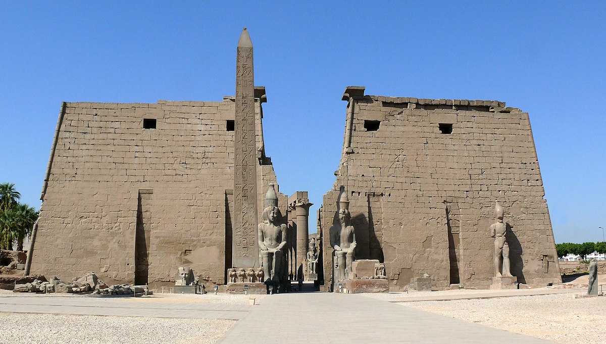 1200px Pylons and obelisk Luxor temple
